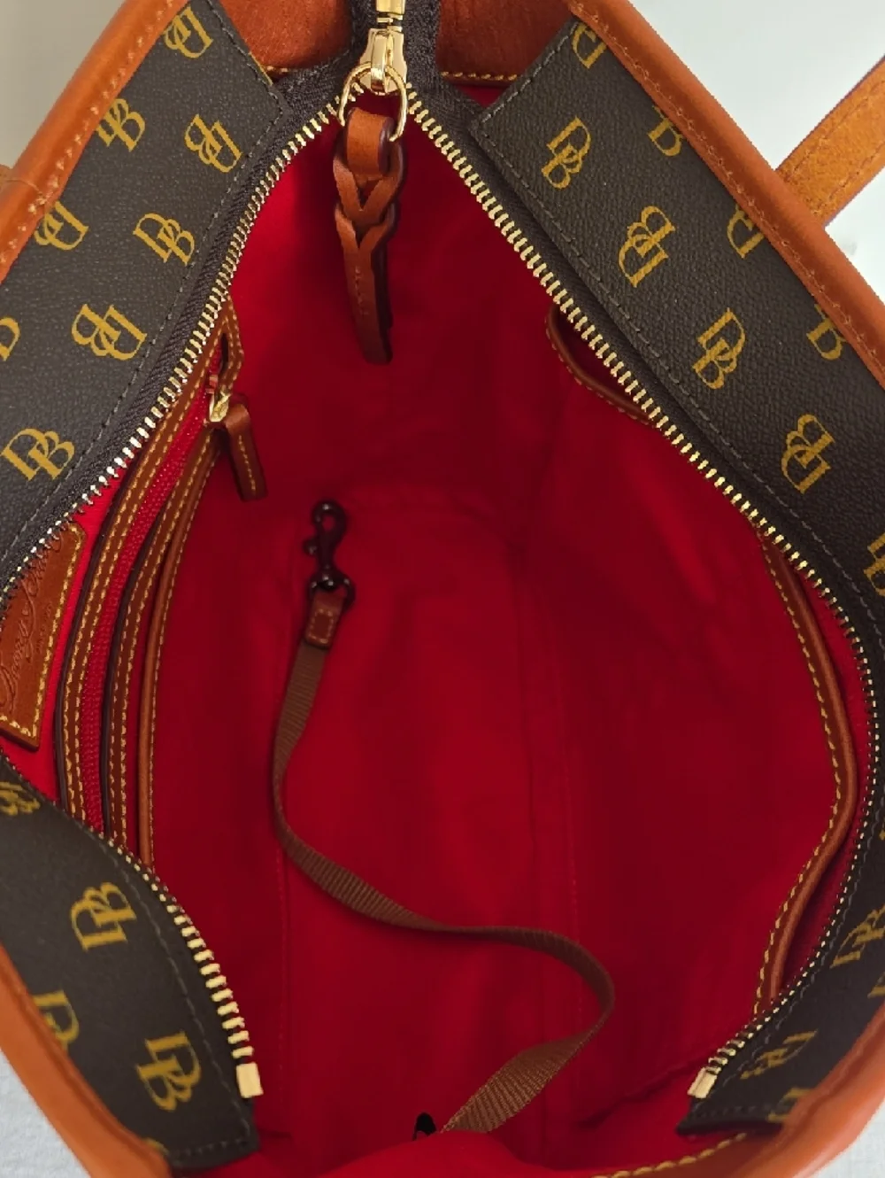 Dooney & Bourke classic dooney